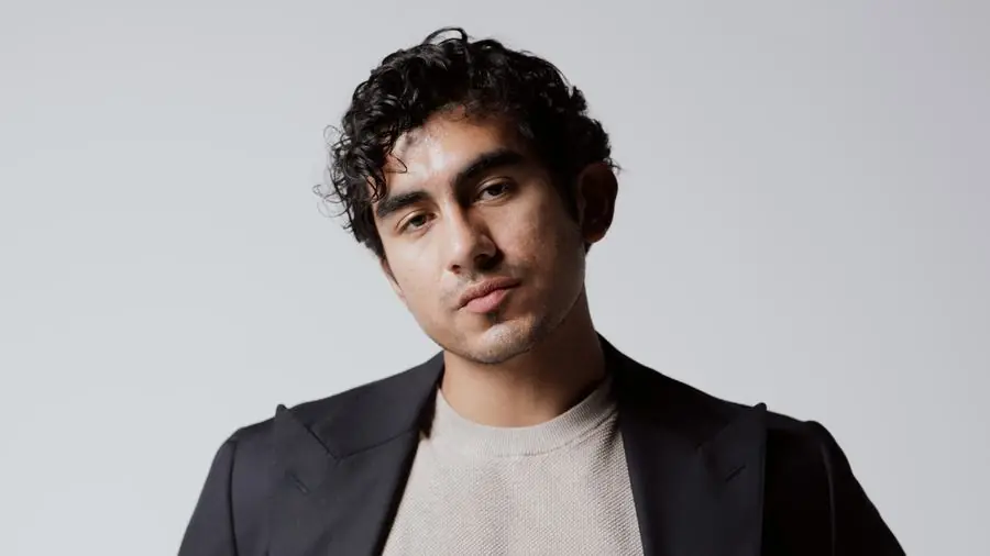 Lenny Ramos headshot, look 5