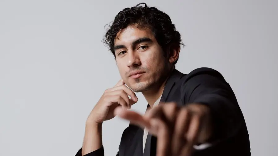 Lenny Ramos headshot, look 6