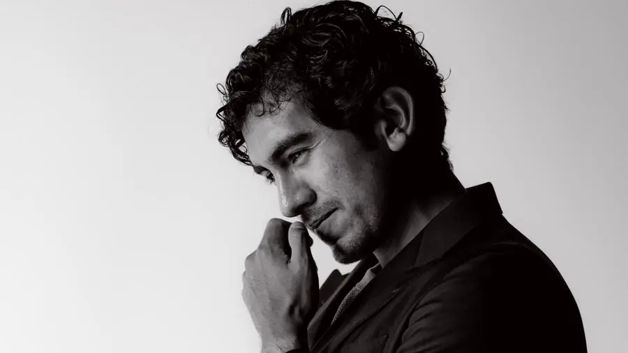 Lenny Ramos headshot, look 9